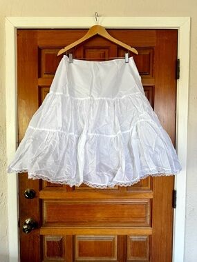 NWT David’s Bridal white tulle very full crinoline / petticoat 14